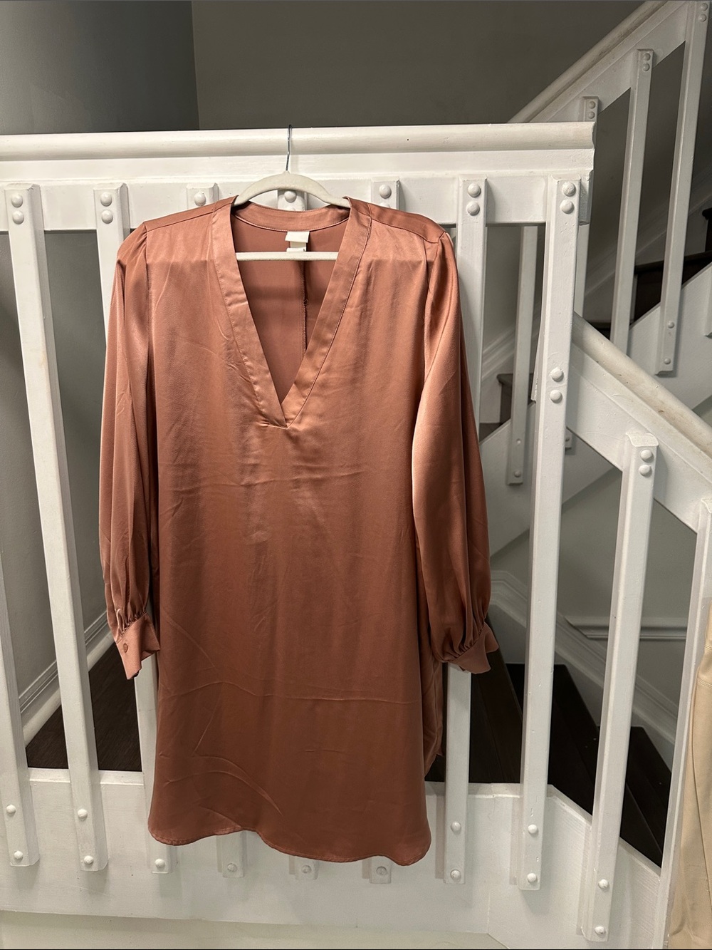 H&M Satin V-Neck Tunic in Dusty Rose-Mauve